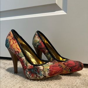 Corelli high heels, floral water color print, size 5.5